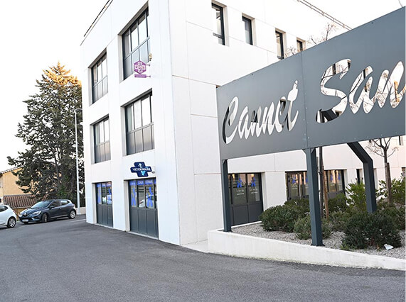 CB-Header-2 Devanture de la clinique vétérinaire Chien Bleu